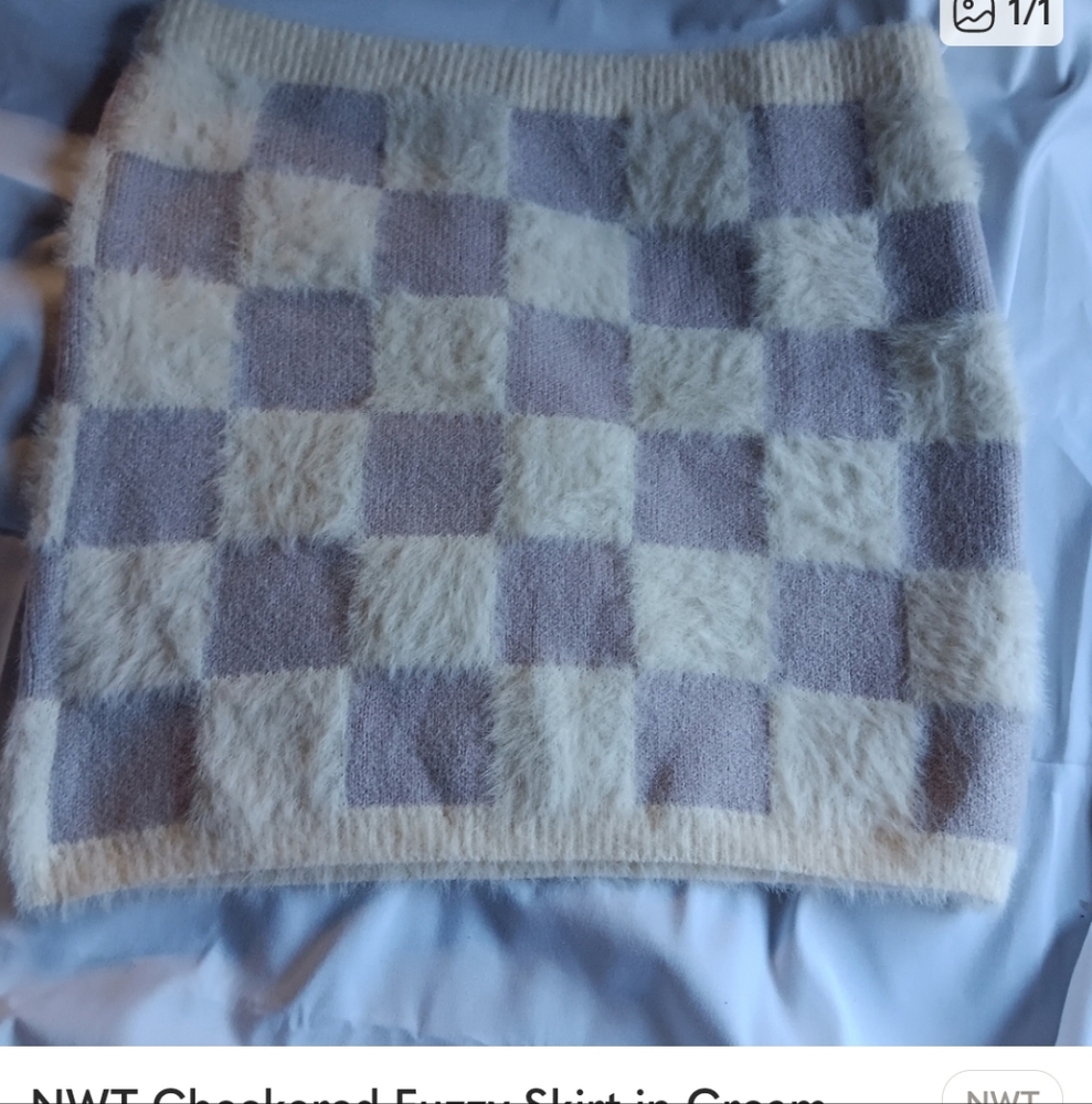 Cozy Checkered Fuzzy Skirt in Cream andnwt Lg